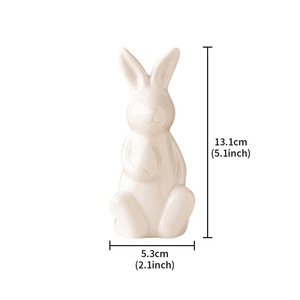 Figurines de lapins en céramique Art Déco faites à la main, ensemble familial de lapins décoratifs, cadeau de Pâques ou d'anniversaire pour elle - Product Image 6