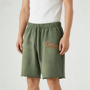 Shorts vintage vert pour homme avec logo personnalisé - Shorts en molleton French Terry délavé à l'acide avec ourlet brut pour le streetwear masculin - Product Image 1