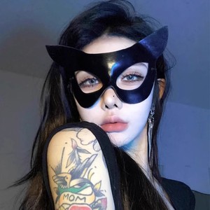 <span class=keywords><strong>Maschera</strong></span> Nera da Catwoman a Mezzo Volto con Ritaglio per gli Occhi, Perfetta per Halloween, Cosplay, Feste in <span class=keywords><strong>Maschera</strong></span> ed Eventi in Costume - Product Image 1