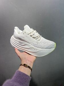 Chaussures de sport rétro de haute qualité pour hommes et femmes avec une excellente absorption des chocs, adaptées à la course et à la marche - Product Image 4