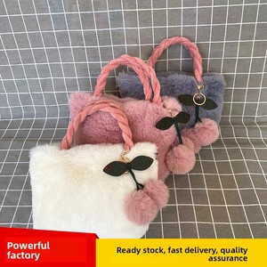 Nuova <span class=keywords><strong>Borsa</strong></span> a Tracolla Stile Ciliegia in Finta Pelliccia di Coniglio <span class=keywords><strong>con</strong></span> Catena alla Moda, Design in Peluche, Grande Capacità, Fodera in Poliestere <span class=keywords><strong>con</strong></span> Cartone Animato Carino - Product Image 2