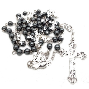 Collier chapelet en pierres précieuses noires 6mm rondes, pendentif croix non magnétique, chaîne de pull unisexe en alliage argenté tibétain, cadeau bijoux - Product Image 1
