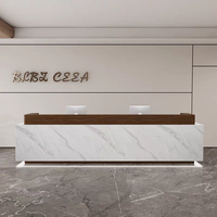 Bureau de réception de luxe en marbre avec comptoir en bois et éclairage LED pour hôtel, bureau, hall d'entrée, comptoir de réception flottant