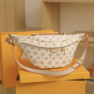 Sac à bandoulière à motif géométrique en matériau PU de haute qualité. La doublure intérieure est en polyester. Il convient à un usage quotidien.04 - Product Image 6