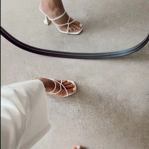 Boccetta di Profumo in Vetro a Forma di Scarpa con Tacco Alto, Modello Fashion 2026, Sandalo con Tacco a Spillo e Punta Quadrata, Novità Scarpe da Donna - Product Image 4