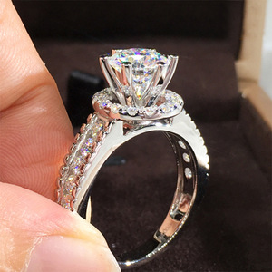 Anello con pietra rotonda incorniciata per donna, gioiello da dito scintillante alla moda, regalo per l'uso quotidiano - Product Image 2