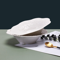 Assiette en céramique à motifs de feuilles et de fruits en relief, plat de service sculpté blanc pour desserts, apéritifs, décoration intérieure et cadeaux