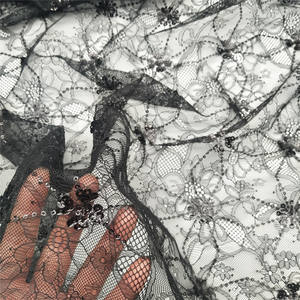 Tissu en dentelle française tricotée à sequins, motif floral noir, style luxueux, largeur 150 cm, mélange de nylon pour robes, décoration intérieure et vêtements de travail - Product Image 5