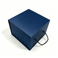 Boîte d'expédition pour chapeaux en carton rigide gris avec logo personnalisé en relief, poignée, fermeture magnétique recyclable, emballage personnalisable