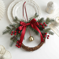 Nouvelle couronne de Noël en rotin avec fleurs, clochette, nœud, branche d'arbre rouge, décoration de porte, pendentif de fenêtre de Noël