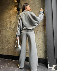 طقم نسائي من قطعتين من إنيامي، بدلة رياضية جديدة بسحاب، كنزة بأكمام طويلة وشورت، طقم كاجوال للسفر - Product Image 5