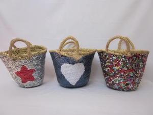 Panier en paille fait main avec décoration de sequins, motif étoile et cœur, poignée naturelle, seau de rangement, décoration d'intérieur, Noël - Product Image 1