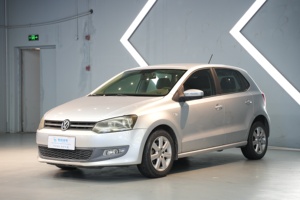 <span class=keywords><strong>POLO</strong></span> 1.6L Comfort 5 porte FWD Hatchback 2013 con guida a sinistra, sedili scuri, 105 CV, a benzina - Product Image 2