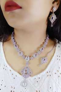 Ensemble de pendentifs en diamant américain faits à la main de qualité supérieure en pierre CZ plaquée or pour les mariages - Product Image 5