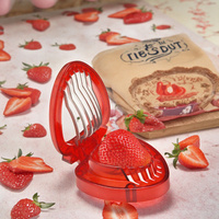Plastic aardbeien snijder met roestvrijstalen mes, draagbare aardbeien snijder voor bakkerij, dessert en fruitdecoratie