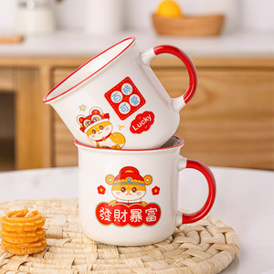 แก้วเซรามิค ลายการ์ตูน ด้ามจับสีแดง พร้อมช้อน ของขวัญปีใหม่ สำหรับใช้งานทั่วไป - Product Image 2