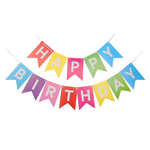 Guirnalda de Letras de Papel Dorado con 'HAPPY BIRTHDAY' y Serpentinas en Forma de Cola de Pez para Decoración de Fiestas de Cumpleaños - Product Image 5