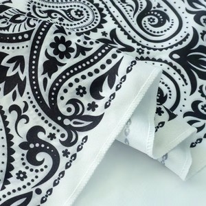 Bandana Grande 22x22 Pollici in Poliestere Traspirante Rosso con Motivo Paisley, Fazzoletto da Cowboy per Uomo e Donna per Attività all'Aperto - Product Image 4