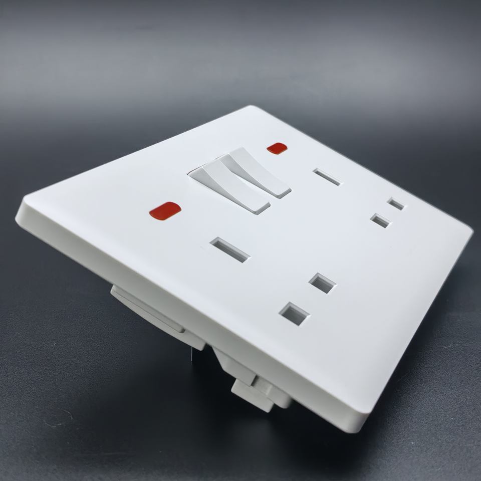 Factory Price UK British Standard PC Frame Double13A Universal Electrical Power Double Outlet Wall Switch Socket