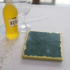 Planche à <span class=keywords><strong>fromage</strong></span> en marbre <span class=keywords><strong>italien</strong></span> naturel vert de forme carrée 20x20 cm avec bord doré, directement de l'usine - Product Image 2