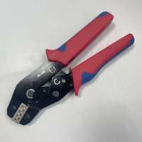 Pince à sertir manuelle industrielle métrique pour cosses de câble isolées en PVC moulé, avec mâchoires lisses pour bornes de fils et cosses à sertir
