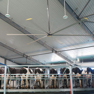 พัดลมระบายอากาศขนาดใหญ่พร้อมฟังก์ชั่นทำความเย็น พัดลมเพดานอุตสาหกรรมสำหรับโรงเรือนโคนม - Product Image 1