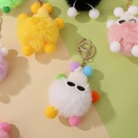 Porte-clés en tricot doux et écologique avec pompon et grandes yeux, accessoires en métal doré, vente en gros