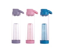 Bouteille d'eau en matière plastique pour infuseur de fruits et légumes avec filtre à paille Gobelet en tritan de 700ml sans BPA
