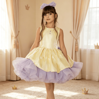 Robe de princesse pour filles à manches courtes avec boutons décoratifs, superposition en satin, jupe en tulle à volants lavande et bandeau assorti pour fête d'anniversaire