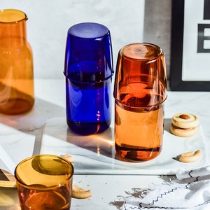 <span class=keywords><strong>Caraffa</strong></span> di <span class=keywords><strong>vetro</strong></span> borosilicato di lusso con Logo personalizzato soffiato a mano chiaro resistente al calore brocca con manico in Marocco per uso alberghiero - Product Image 4