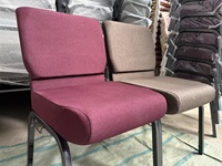 Chaises d'église pas chères en gros, chaises métalliques emboîtables pour usage en église, chaises de théâtre empilables avec porte-livre et logo