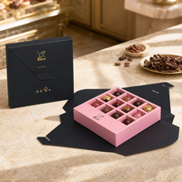 Boîte cadeau en chocolat personnalisée, pliable, en papier cartonné spécial avec séparateur à 12 compartiments et logo en feuille d'or