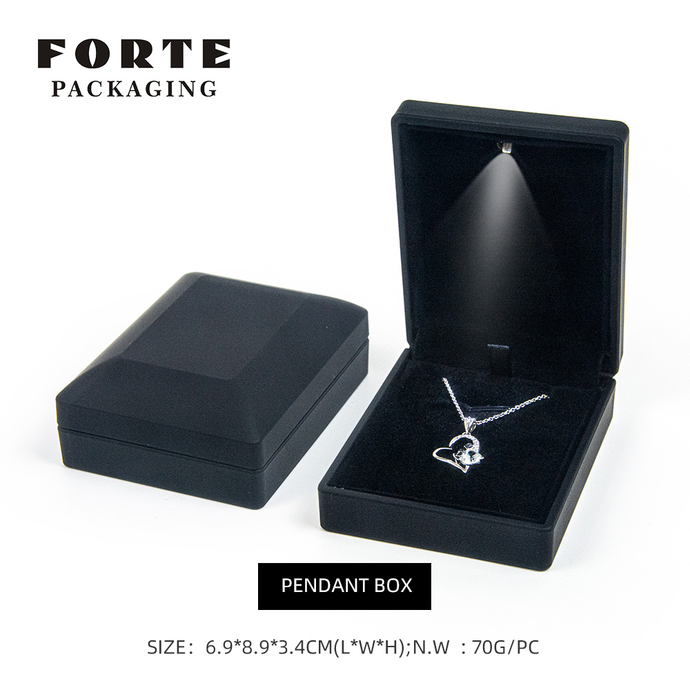 Boîte à pendentif noire