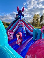Château gonflable sur le thème de Stitch avec toboggan, certifié CE, respectueux de l'environnement, 8x7x5.4m pour enfants et adultes