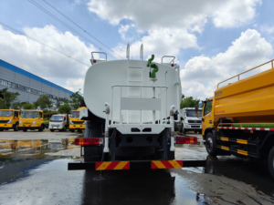 รถบรรทุกน้ำ FAW J6P 6x4 10 ล้อ 20000 ลิตร 20 ลูกบาศก์เมตร รถบรรทุกน้ำสำหรับงานหนัก รถบรรทุกถังน้ำสำหรับฉีดน้ำบนถนน - Product Image 5