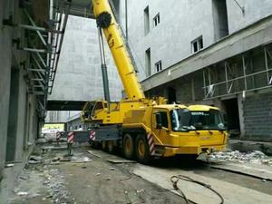 Grue de camion tout terrain Grove GMK6300 300 tonnes utilisée en bon état avec moteur central et composants de pompe - Product Image 2