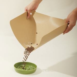 Tapete de Cuero PU Impermeable y Resistente al Aceite para Mascotas, Antideslizante, de Grado Alimenticio, Fácil de Limpiar, para Perros y Gatos - Product Image 4