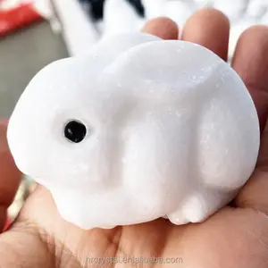 Großhandel Edelstein weißer Marmor niedlicher Hase geschnitzt Heilung Kristall Tierfigur-Schnitzereien