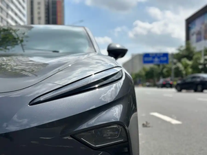 2024 Edición avanzada RISING AUTO F7 Sedan 576km Vehículo de nueva energía a la venta Coches usados baratos - Product Image 4