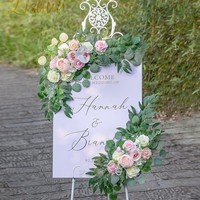 Lot de 2 décorations florales modernes et élégantes faites à la main pour cérémonies de remise de diplômes et mariages, guirlandes de bienvenue en soie artificielle pour toile de fond