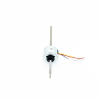 La vis de plomb de 25mm passe par un mini moteur pas à pas linéaire fileté 5v