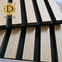 Panneau mural acoustique moderne en lattes de bois avec absorption sonore hautement efficace pour bar à domicile