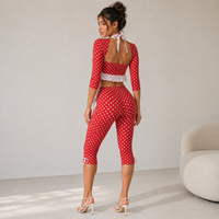 Ensemble deux pièces rétro à pois et rayures avec leggings taille haute premium et pantalon capri avec ceinture à fermeture éclair déchirée pour femme