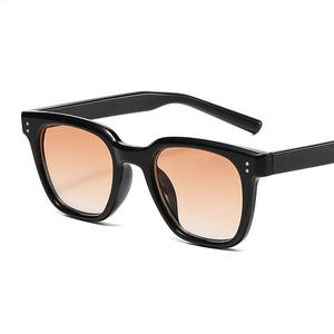 Gafas de sol Qianai de estilo retro, montura negra, lentes de PC, Uv400, protección solar para mujer, montura pequeña, tipo 3 - Product Image 3