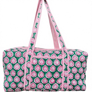 Grand sac de voyage Weekender en coton exclusif, sac de sport en tissu matelassé fait à la main, sacs de nuit imprimés en blocs, sac à bagages à main - Product Image 1