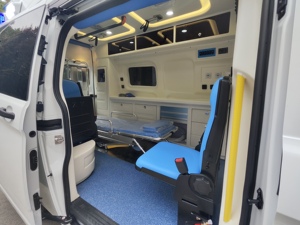 Ambulanza ICU FORD V362 4x2 a Benzina con <span class=keywords><strong>Cambio</strong></span> <span class=keywords><strong>Automatico</strong></span> 9AT, Design Esterno e Interno di Ultima Generazione - Product Image 6