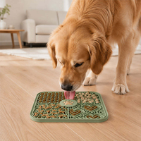 Tapis de léchage en silicone pour chiens, grand tapis carré à alimentation lente avec motif empreinte de patte pour petits animaux
