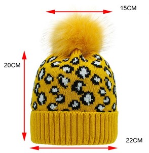 Vente <span class=keywords><strong>en</strong></span> gros Bonnet <span class=keywords><strong>en</strong></span> tricot jacquard côtelé personnalisé à motif de léopard avec pompon <span class=keywords><strong>en</strong></span> <span class=keywords><strong>fausse</strong></span> <span class=keywords><strong>fourrure</strong></span> - Product Image 5