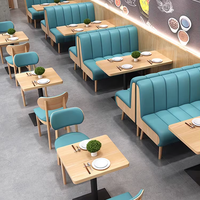 Ensemble personnalisé de mobilier de restaurant moderne en bois de luxe léger, comprenant un canapé banquette, une table en contreplaqué et une chaise de salle à manger confortable avec assise rembourrée.