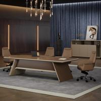 Table de conférence moderne de luxe en forme de bateau, bureau de réunion intelligent avec prises de courant intégrées et éclairage LED